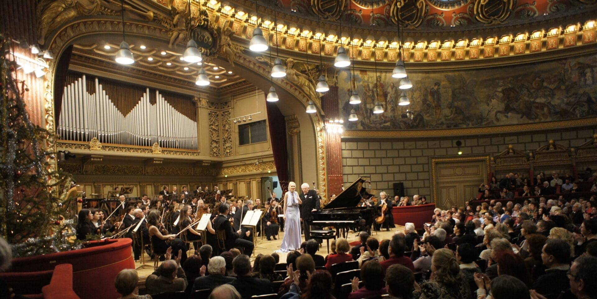 File:Violetta in concert. Bucharest Phylharmony.jpg