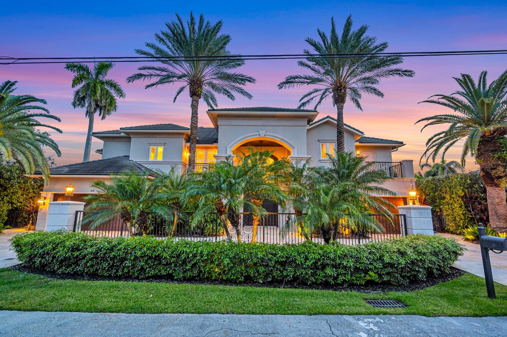 harbor-beach-luxury-home-twilig (1)