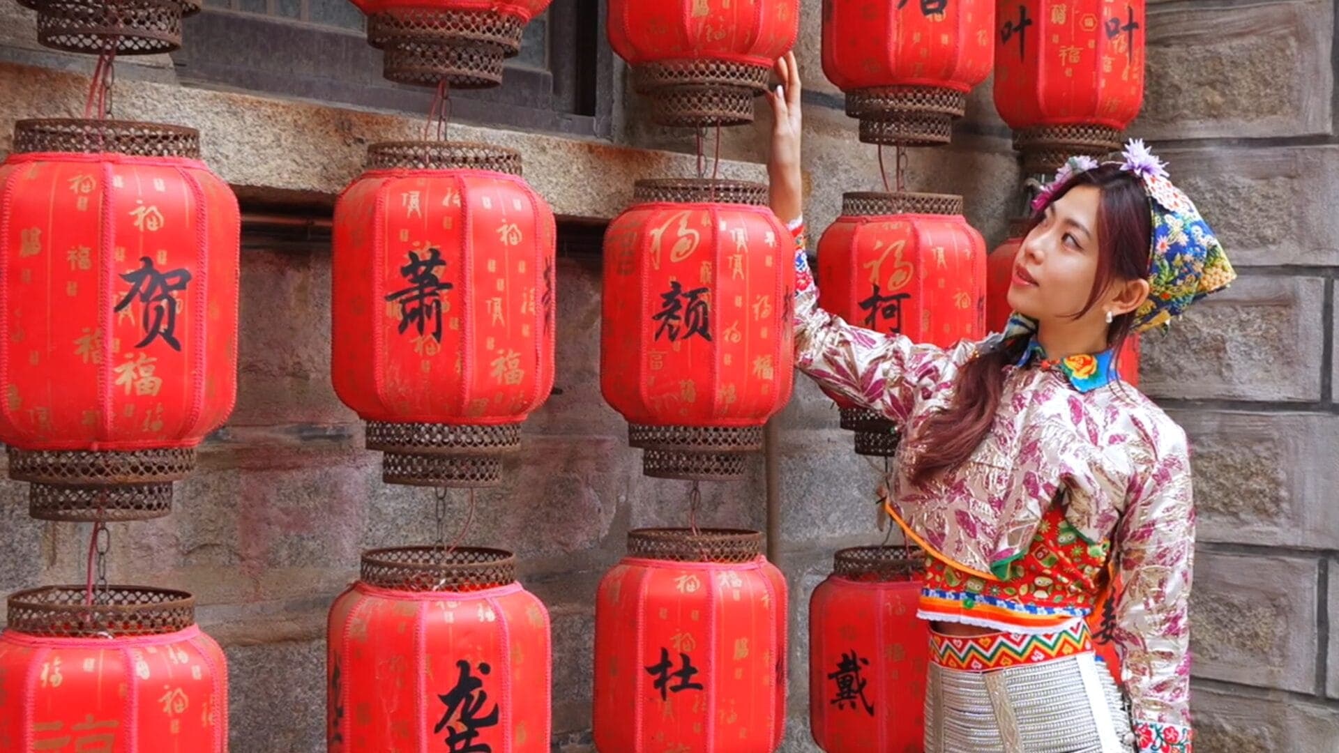 lantern-wall-of-chinese-hundred